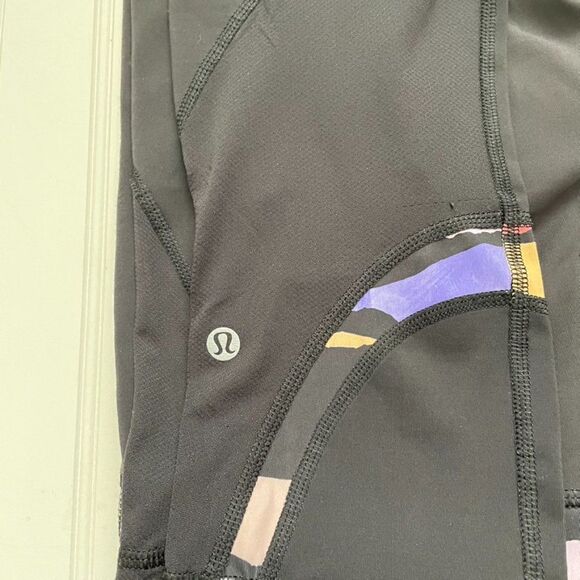 Lululemon Inspire Crop Black /Pink Women's SZ 6 - Picture 6 of 8